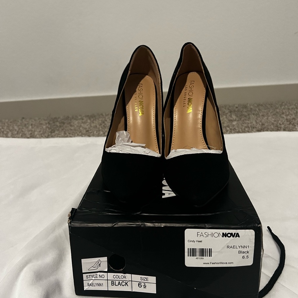 Black Stiletto Closed Toe Heel-Brand New